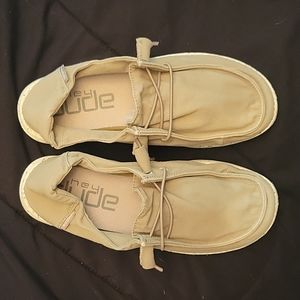 Hey dude size 7 shoes